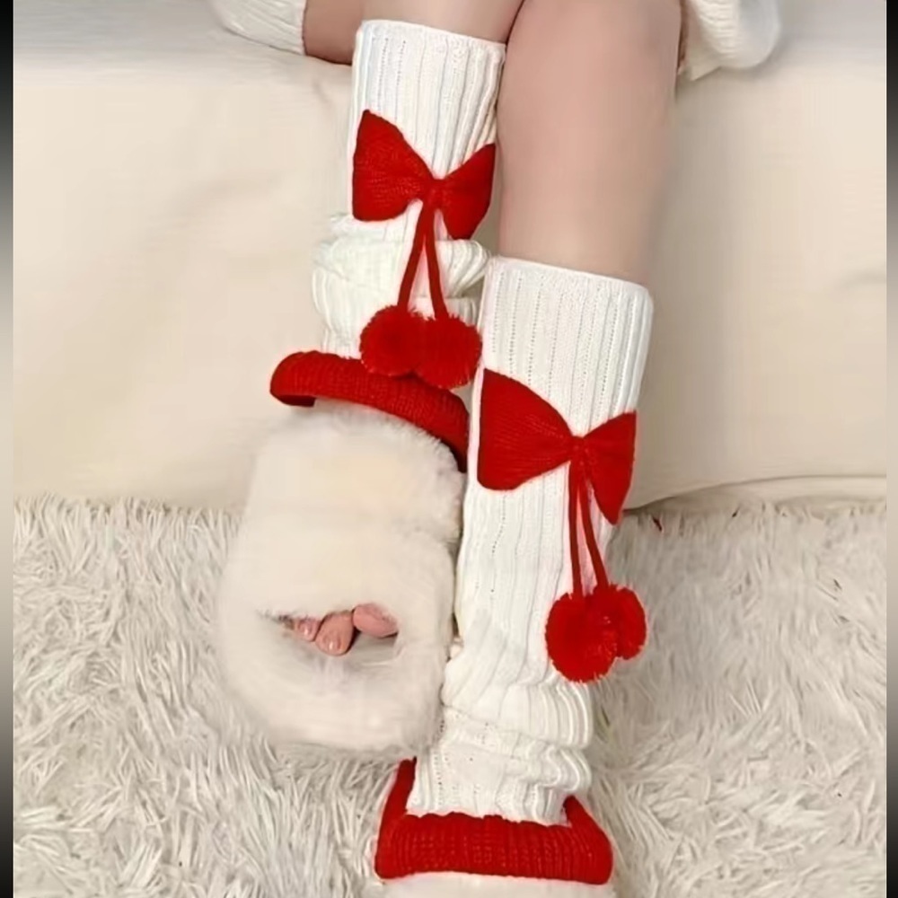 🖤 GREAT GIFT! Women’s Rib-knit leg warmers with pom-poms and ruffle - NWT
